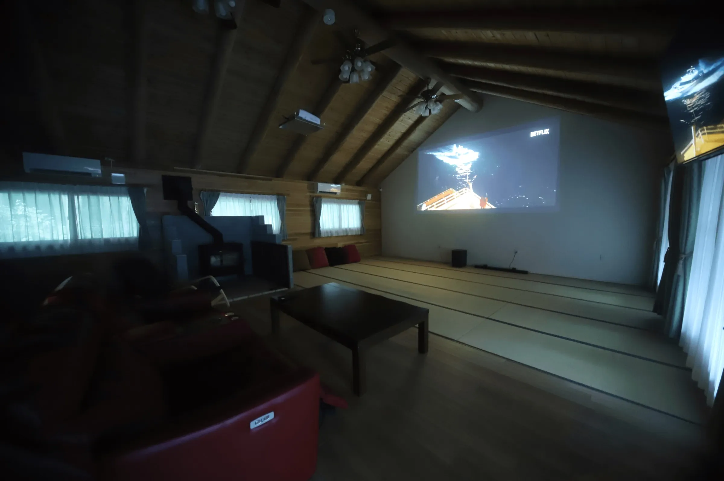 シアタールーム内観